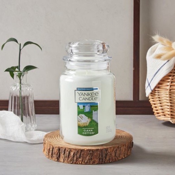 Brand new in a box Yankee candle LARGE jar clean cotton - Picture 6 of 8